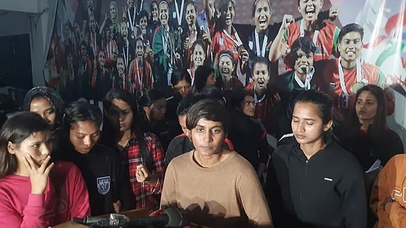 বিদ্রোহ করা ১৮ নারী ফুটবলারকে বাদ দিচ্ছে বাফুফে!